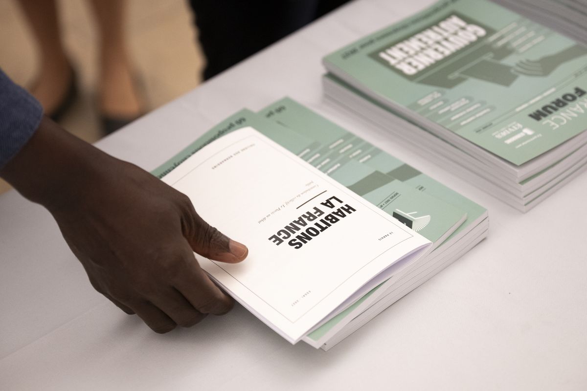 Le livret « Habitons la France », remis aux participants